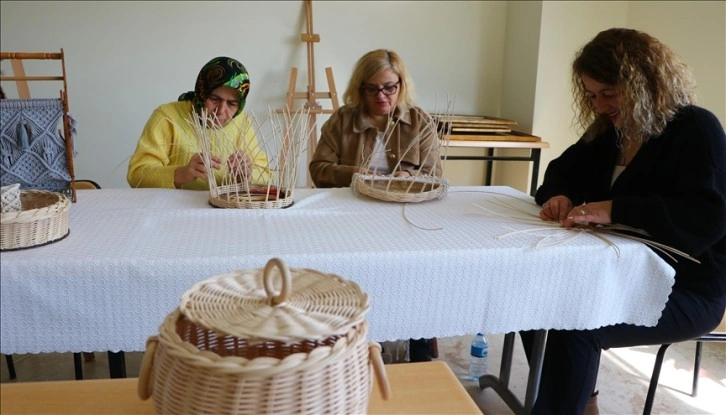 Tekirdağ'da kaybolmaya yüz tutan sepetçilik kadınların ellerinde hayat buluyor