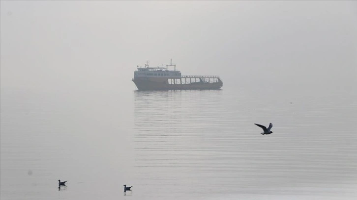 Tekirdağ'da yoğun sis karada ve denizde ulaşımı etkiledi