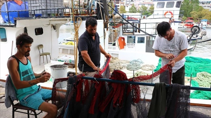 Tekirdağlı balıkçılar 'vira bismillah' demek için gün sayıyor