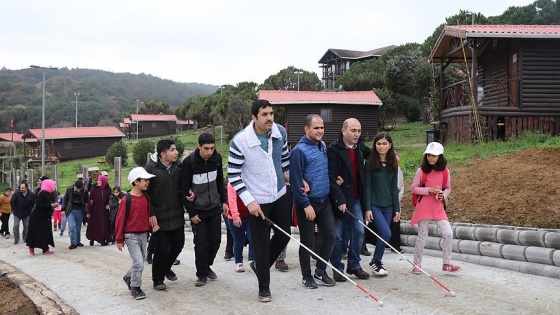 Teknoloji bağımlılığına dikkati çekmek için kampa girdiler