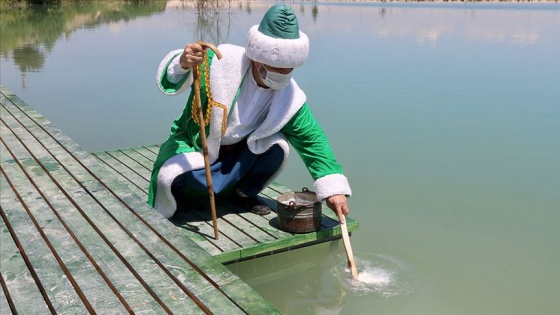 Temsili Nasreddin Hoca göle maya çaldı