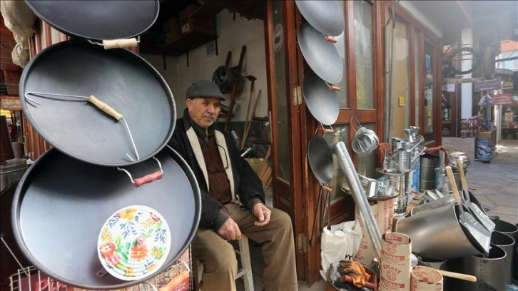 'Tenekeci Durmuş' mesleğin yok olmasından endişe ediyor