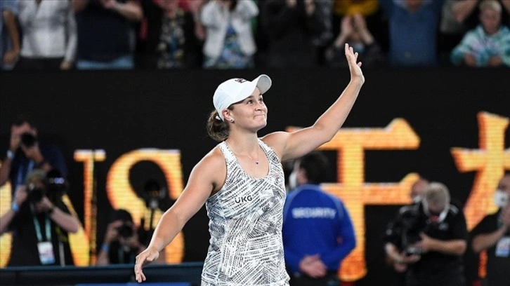 Tenisi bırakan Ashleigh Barty, spordan kopmayacağının sinyallerini verdi