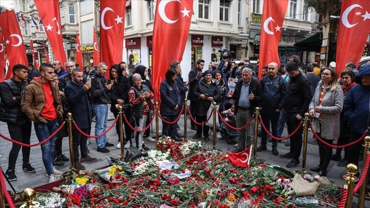 Terör saldırısının yaşandığı İstiklal Caddesi'nde hüzün hakim