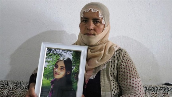 Teröristlerin gazetecilik umutlarını yıktığı kızları Hayal'in yolunu gözlüyorlar