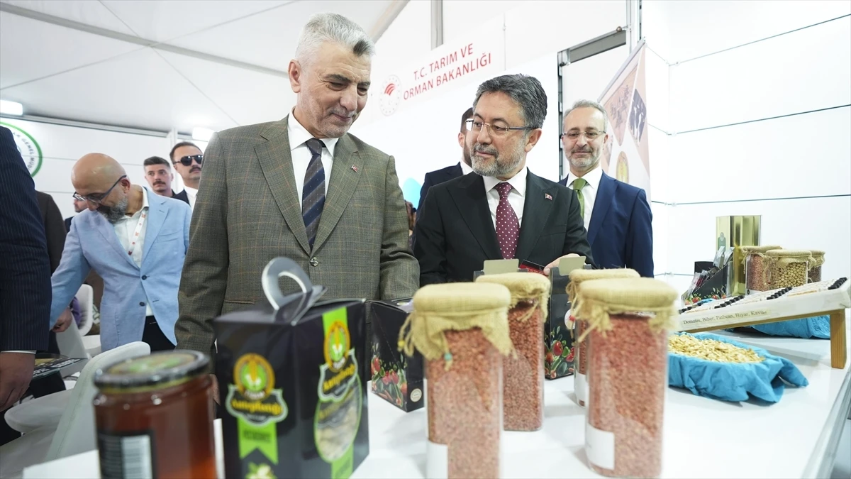 Ticaret Bakanı Bolat ile Tarım ve Orman Bakanı Yumaklı 7. Etnospor Kültür Festivali'nde stantları gezdi