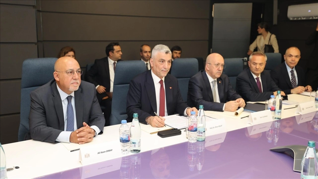 Ticaret Bakanı Bolat, Tiflis'te Gürcistan Maliye ve Ekonomi bakanlarıyla bir araya geldi