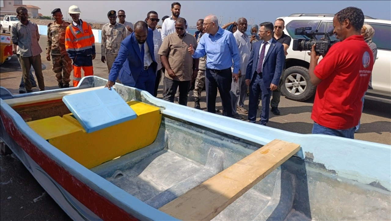 TİKA, Cibuti&rsquo;de balık&ccedil;ılar i&ccedil;in tekne &uuml;retim at&ouml;lyesi kurdu