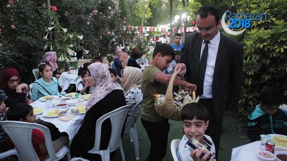 TİKA'dan El Halil'de 3 bin 500 aileye iftar