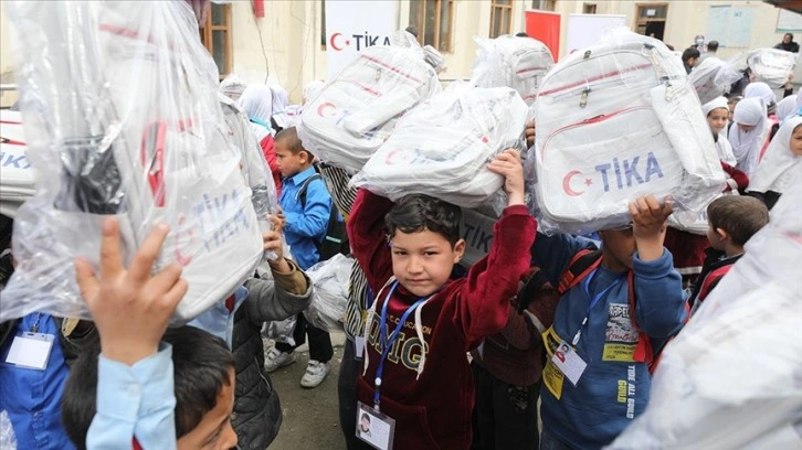 TİKA'dan Afganistan'da ilkokul öğrencilerine 3 bin çanta desteği