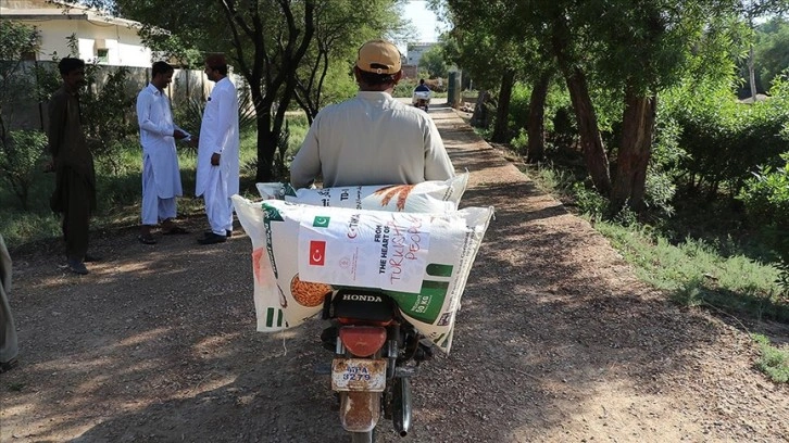 TİKA’dan Pakistan’daki selzede çiftçilere 60 ton buğday tohumu desteği