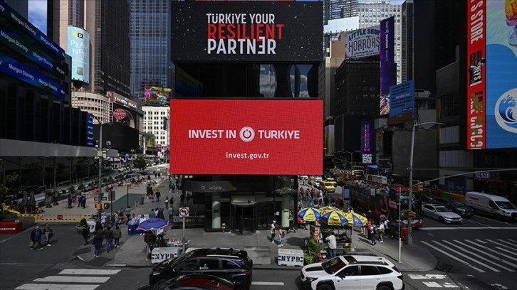 Times Meydanı'ndaki dijital panolarda