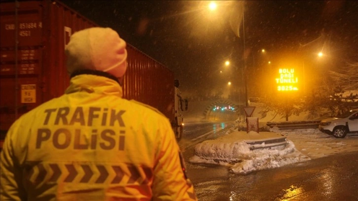 Tır ve kamyonlar Ankara il sınırından Bolu'ya alınmıyor
