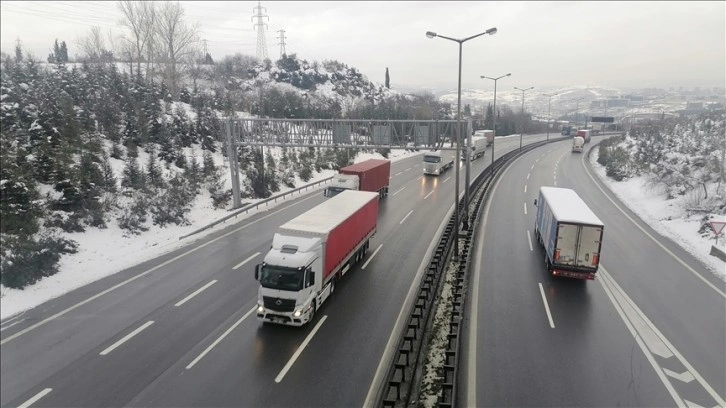 Tır ve kamyonların Kocaeli'den İstanbul ve Anadolu'ya geçişlerine izin veriliyor
