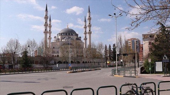 Tiran'daki Namazgah Camisi yakınında iki molotofkokteyli bulundu