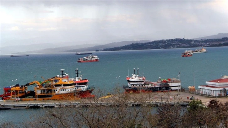 Tokat, Sinop ve Kastamonu'da kar ve fırtına hayatı olumsuz etkiliyor