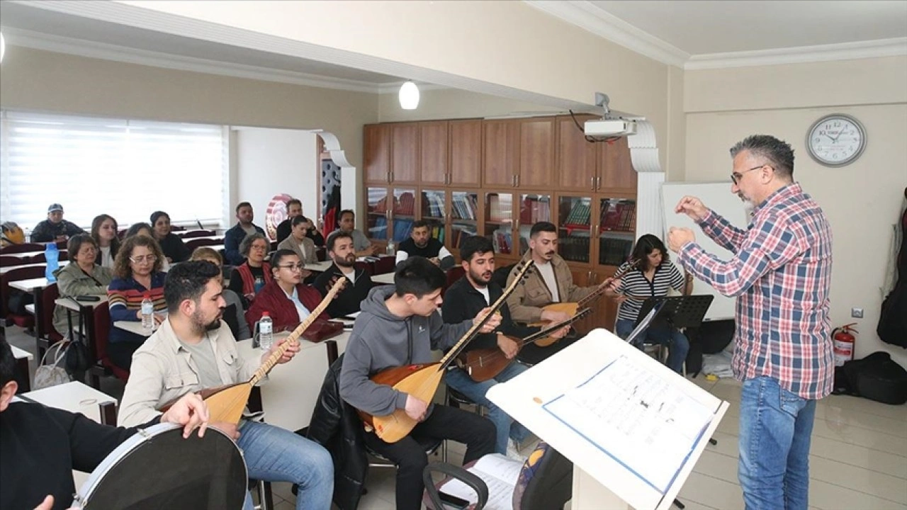 Tokat'ta farklı meslek gruplarından oluşan koro konsere hazırlanıyor