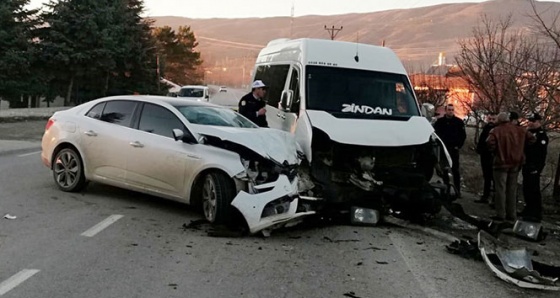 Tokat’ta trafik kazası: 7'si öğrenci 10 yaralı