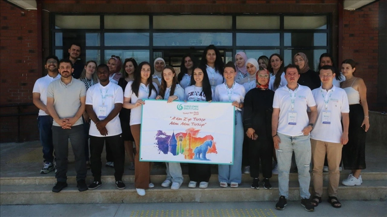 Tokat'ta Yunus Emre Enstitüsünün yaz okullarına katılan yabancı öğrenciler Türkçe öğreniyor
