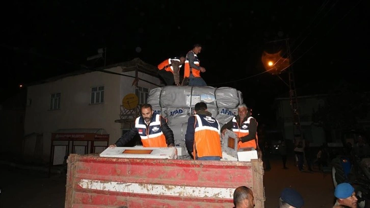 Tokat'ta depremin ardından AFAD vatandaşlara çadır yardımında bulundu