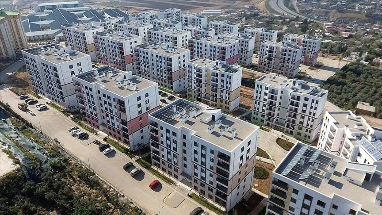 TOKİ, geçen ay 5 bin 899 konutu hak sahiplerine teslim etti