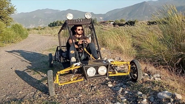 Topladığı hurda parçalarından kendi arazi aracını yaptı