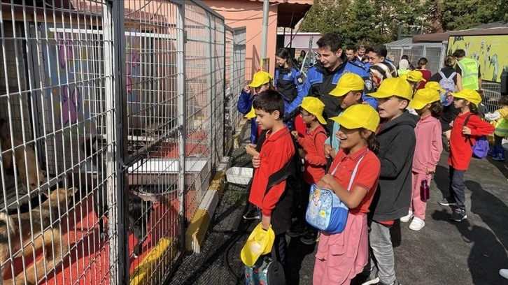 Toplum destekli polisler hayvansever çocuklarla İstanbul'da bir araya geldi