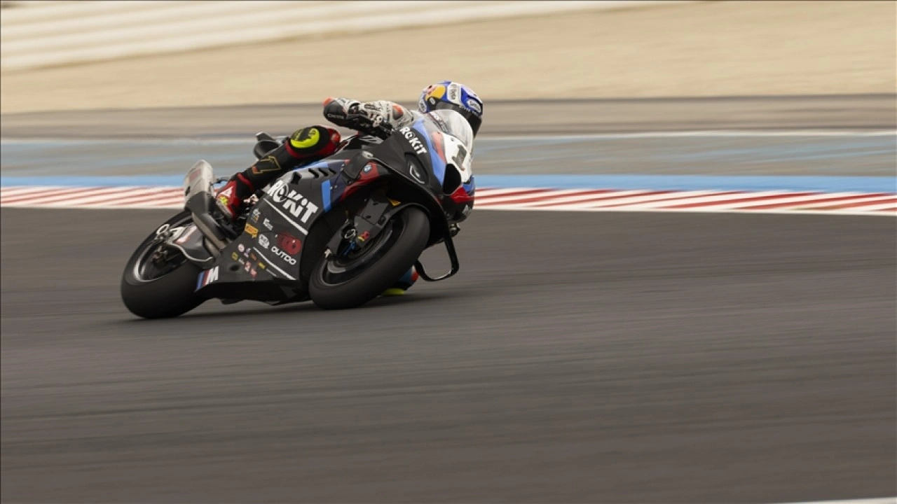 Toprak Razgatlıoğlu Superbike İspanya ayağının ilk yarışını kazandı