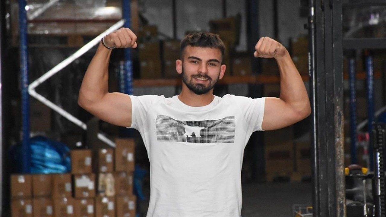 Toptan gıda deposundan halterde şampiyonluğa uzandı