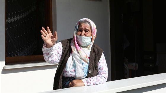Trabzon'da 106 yaşında Kovid-19'u yenen Nuriye Özkan'dan aşı çağrısı