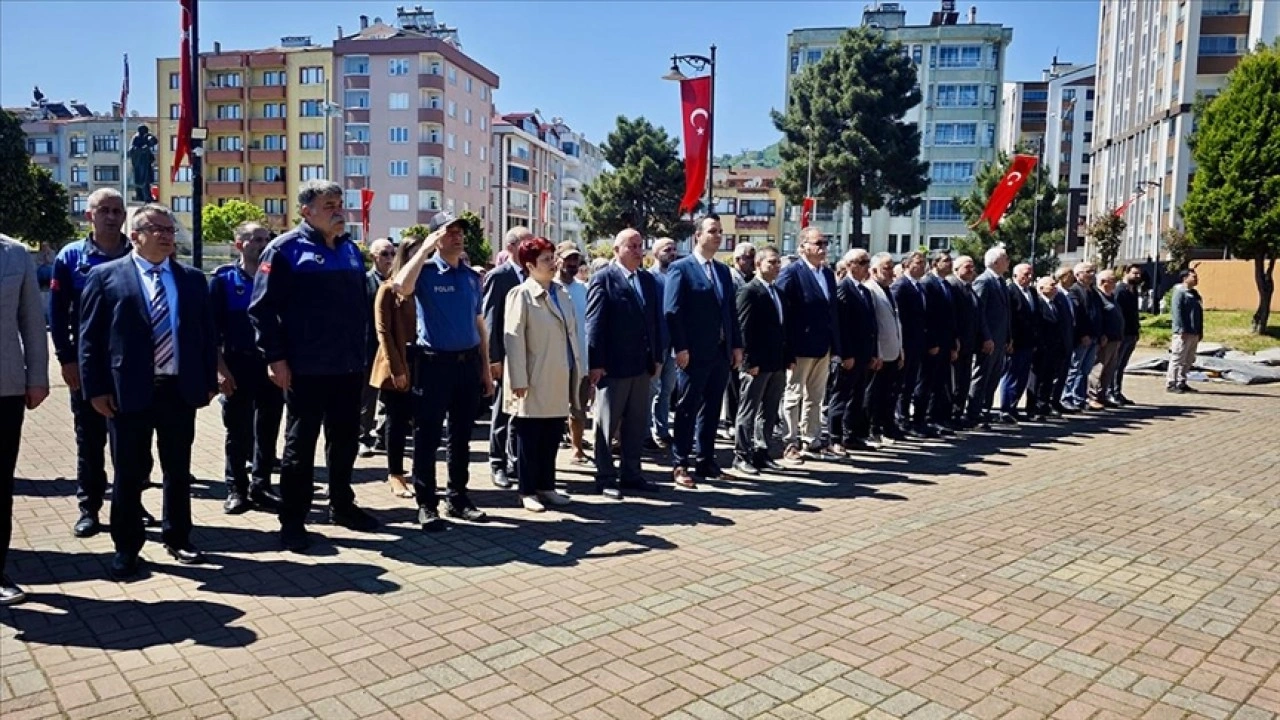 Trabzon'da 25 yıl önce deniz faciasında hayatını kaybeden 38 kişi törenle anıldı