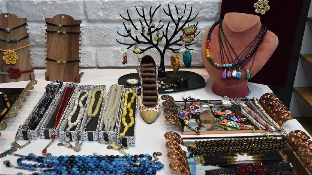 Trabzon'da kadınlar ürettikleri ürünlerin tanıtım ve satışını da kendileri yapıyor