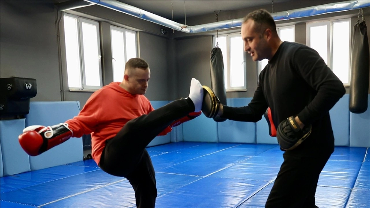 Trabzon'da yaşayan down sendromlu Emre'nin ikinci evi spor salonu oldu