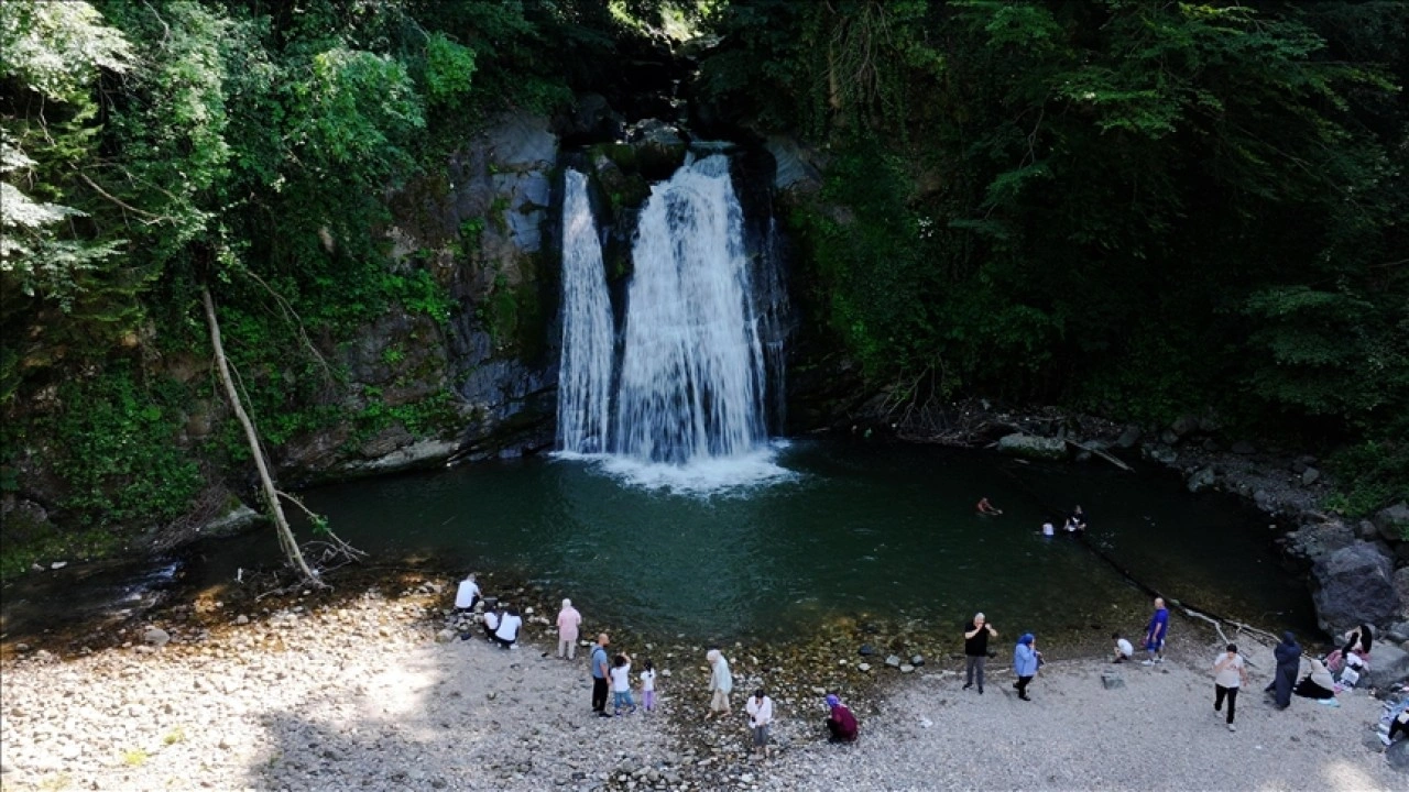 Trabzon'daki Canikdere Şelalesi turistlerin uğrak yeri oldu