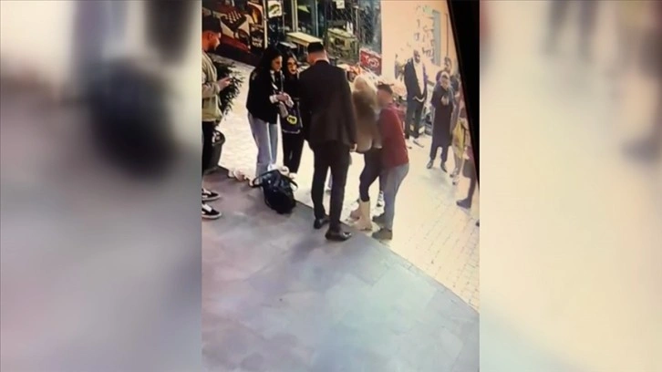 Trabzon'da boğazına yabancı cisim kaçan kadın Heimlich manevrasıyla kurtarıldı