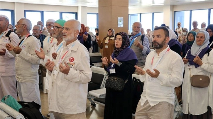 Trabzon'da hacı adayları, dualarla kutsal topraklara uğurlandı