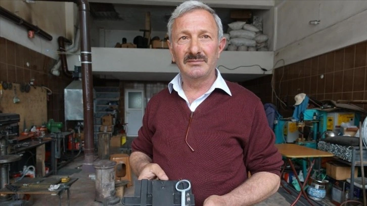 Trabzonlu Necati usta, 40 yıldır kara kilit imal ediyor