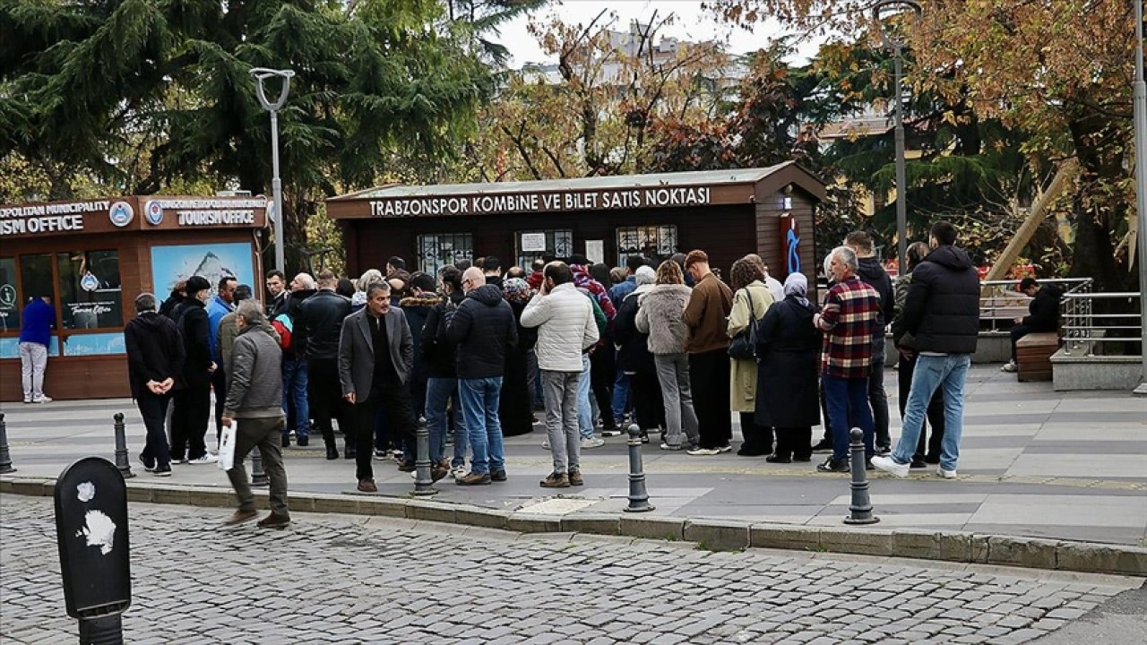 Trabzonspor-Beşiktaş maçının biletleri kısa sürede tükendi