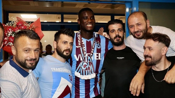 Trabzonspor'un yeni transferi Paul Onuachu, taraftardan etkilendi