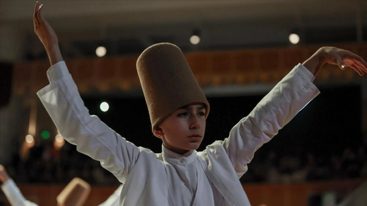 Trafik kazasında kaybettiği semazen ağabeyinin hatırasını yaşatıyor