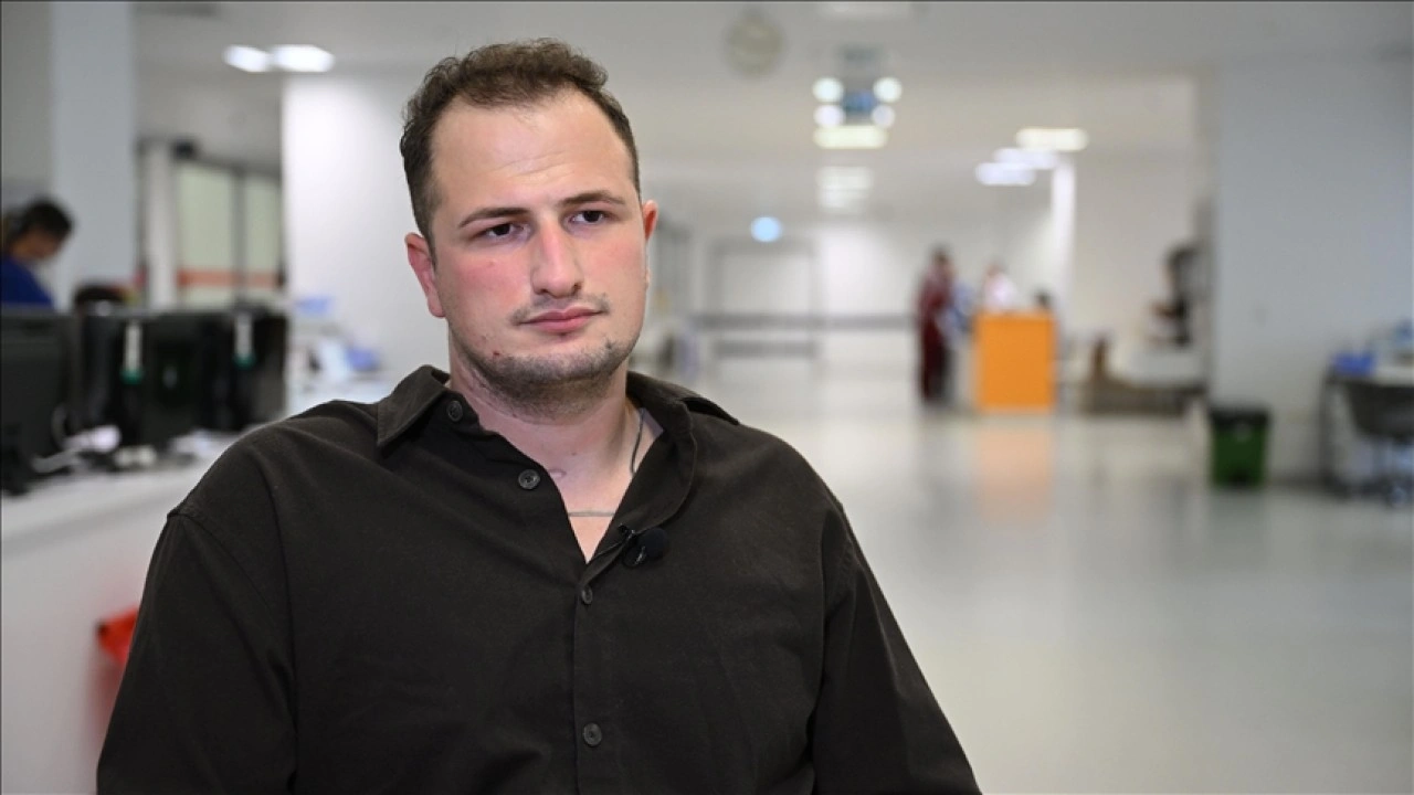 Trafik kazasından sonra 5 kez kalbi duran genç, tedavinin ardından hayata tutundu