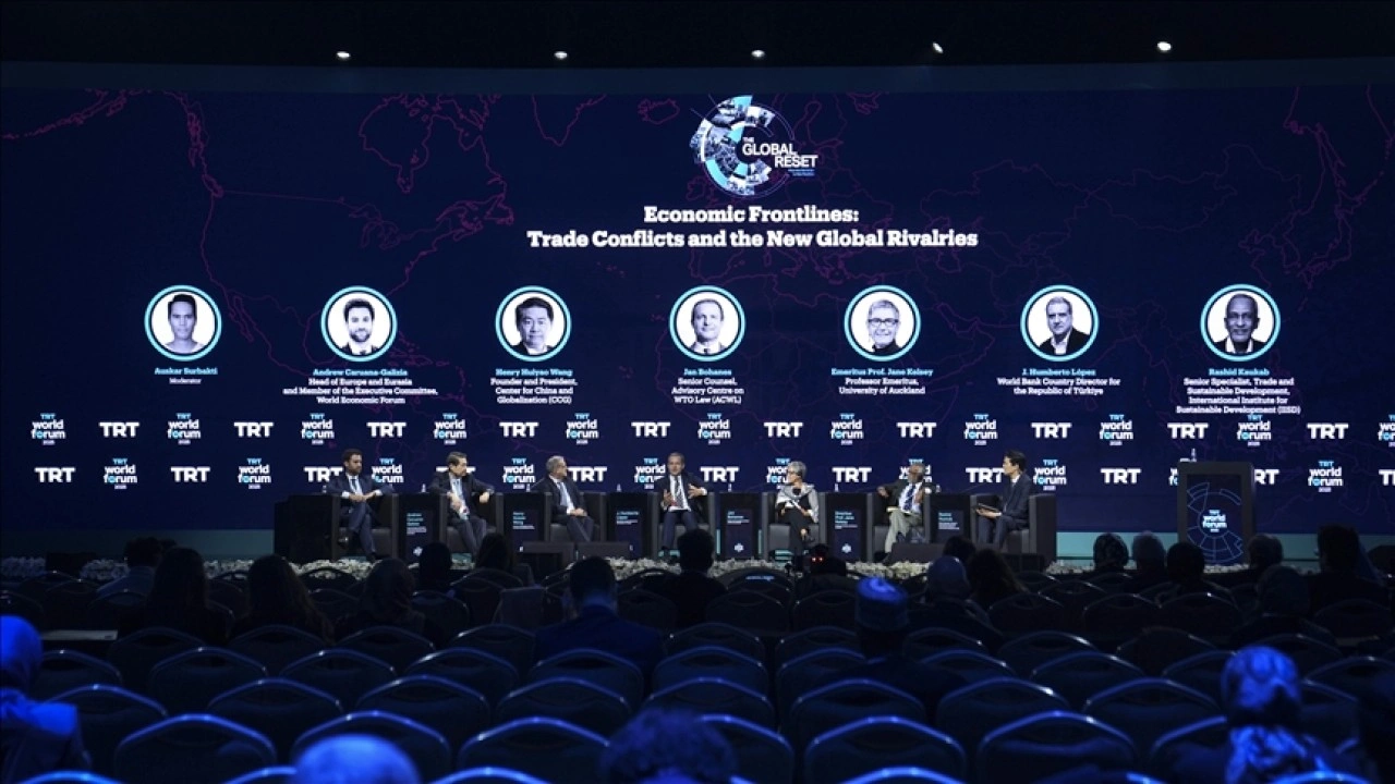 TRT World Forum 2025'te dünyadaki ticaret çatışmaları ve yeni küresel rekabet alanları ele alın
