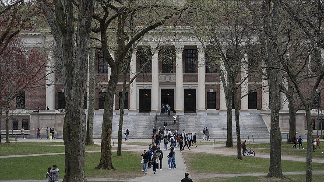 Trump, Harvard'la anlaşmaya yakın olduklarını, üniversitenin 500 milyon dolar ödeyeceğini söyle
