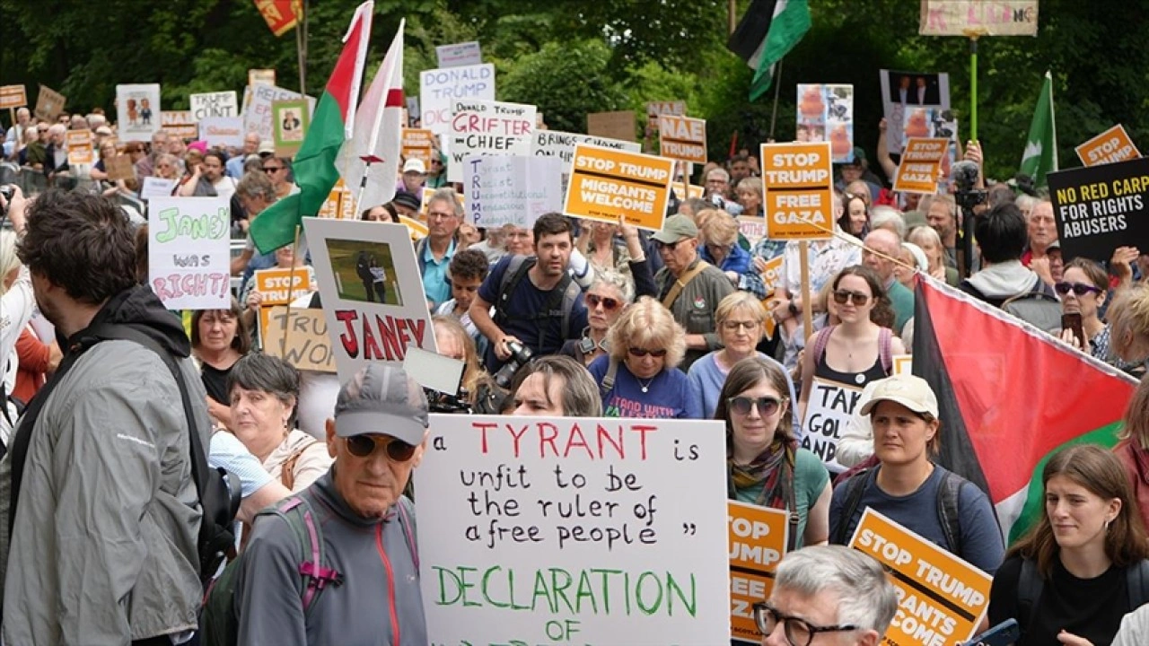 Trump'ın İskoçya ziyaretini protesto eden göstericiler Gazze'deki insani krize dikkati çek