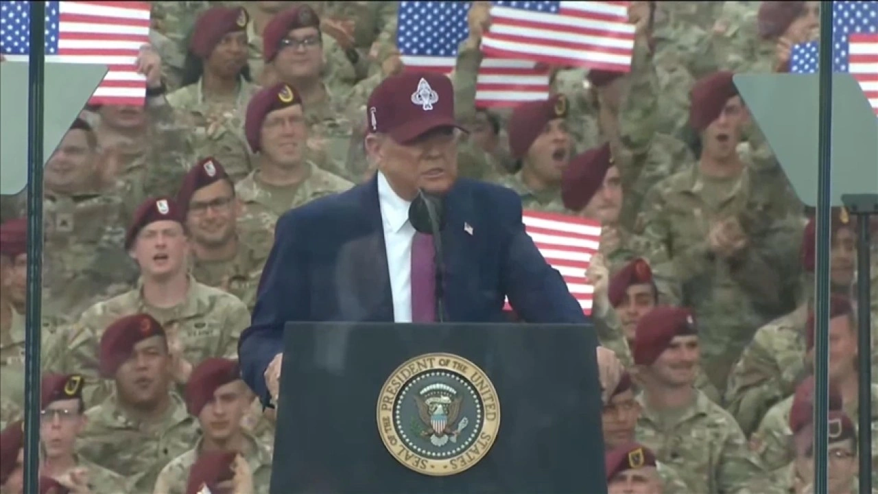 Trump'tan Amerikan bayrağını yakanlara 1 yıl hapis cezası önerisi