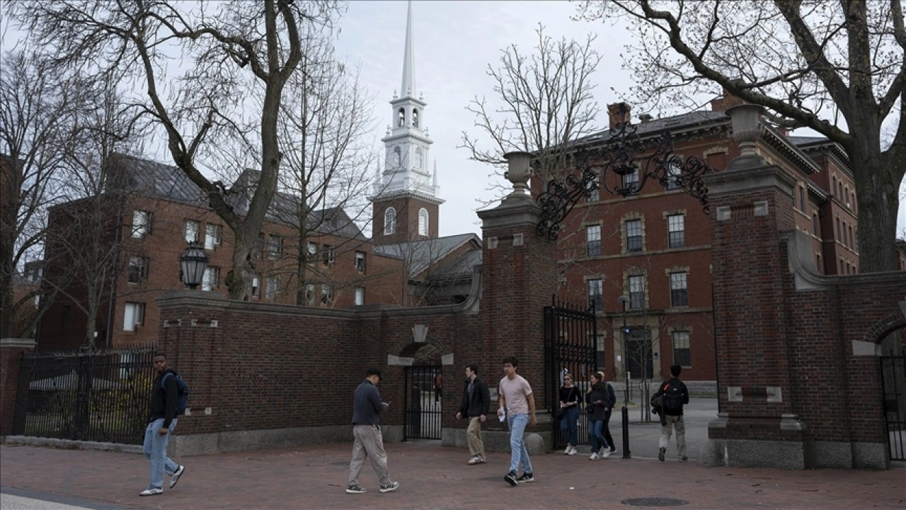 Trump'tan Harvard Üniversitesine yabancı öğrencilerin vizeleri konusunda kısıtlama kararı