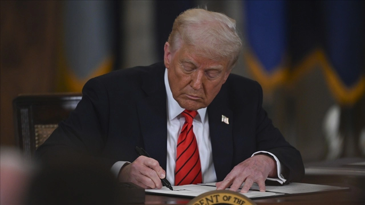 Trump, "ulusal güvenlik tehditleri" gerekçesiyle 12 ülkeden ABD'ye seyahati yasakladı