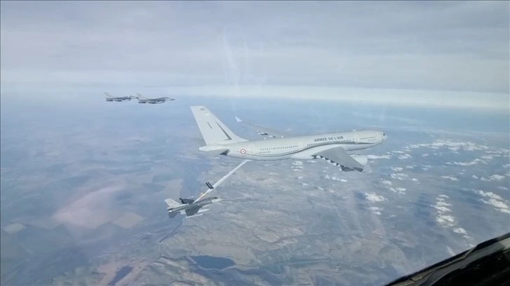 TSK'ya ait F-16'lar, tanker uçağı ile havada yakıt ikmali gerçekleştirdi