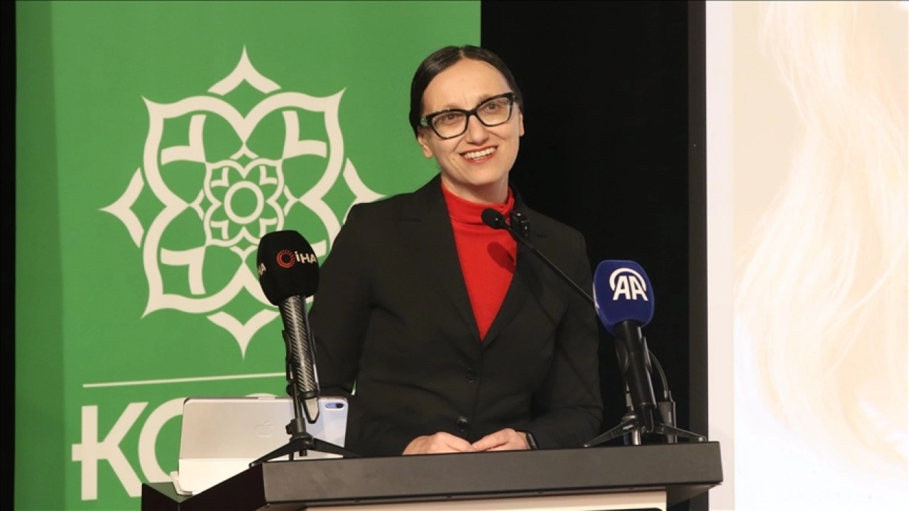 T&Uuml;BA &ouml;d&uuml;ll&uuml; Prof. Dr. &Ouml;zcan'dan diş hekimliği eğitiminde klinik tecr&uuml;be vurgusu