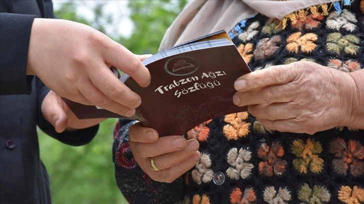 Tuğba öğretmen gelin gittiği şehirde "Trabzon Ağzı Sözlüğü" çıkardı